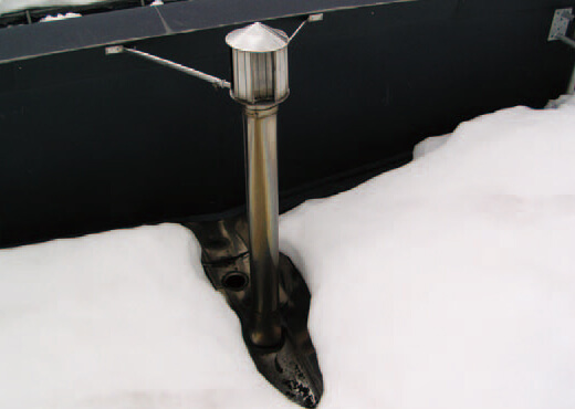 排熱を利用した無落融雪屋根システムを開発